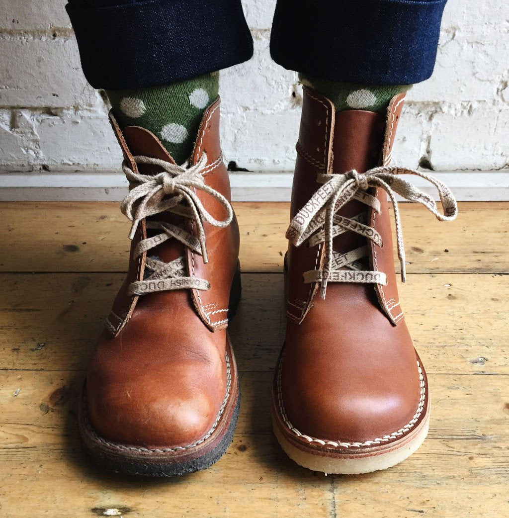 Duck boots on feet online